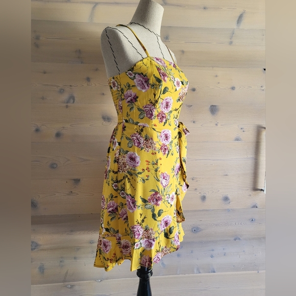 NWOT Xhileration Mock Wrap Floral Mini Dress size XS - Picture 5 of 7